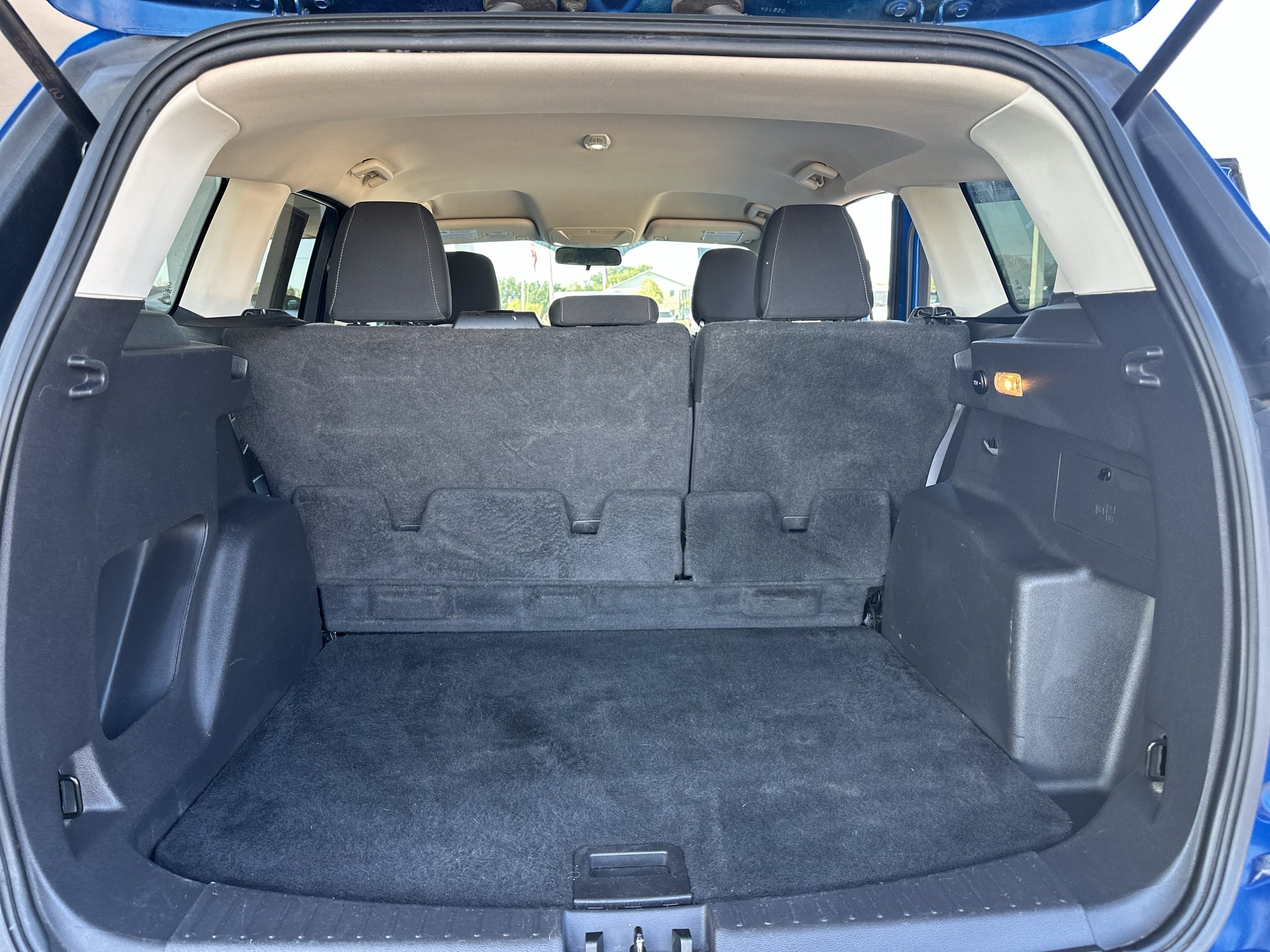 Used 2019 Lightning Blue Metallic Ford SE image 32