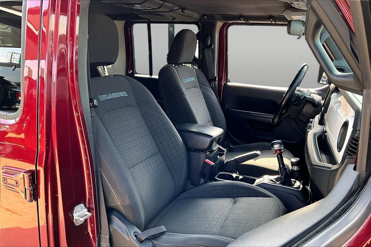 Used 2021 Snazzberry Pearlcoat Jeep Unlimited Islander image 8