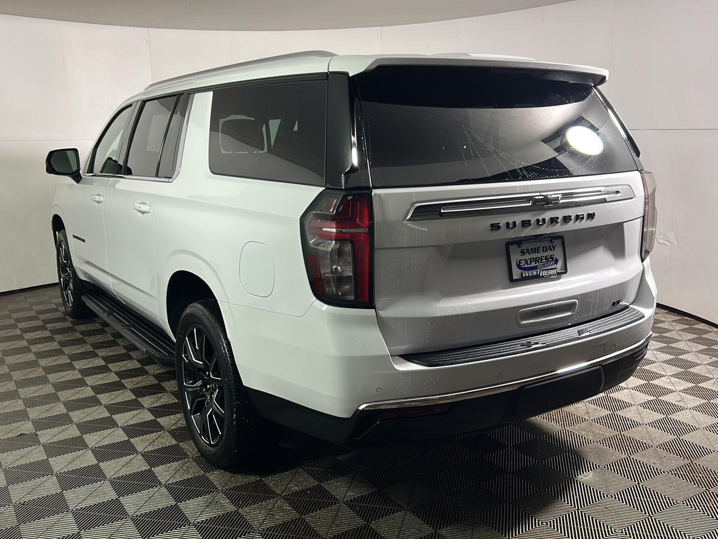 Used 2024 Summit White Chevrolet LT image 11