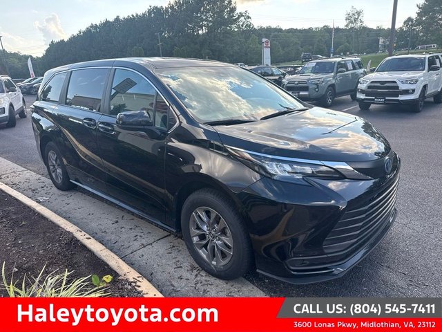 2025 Toyota Sienna LE