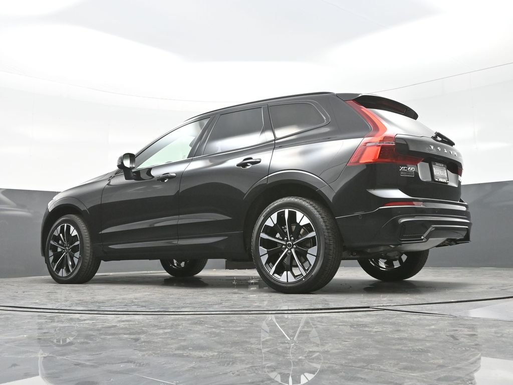 2026 Volvo XC60 Plus - Photo 16
