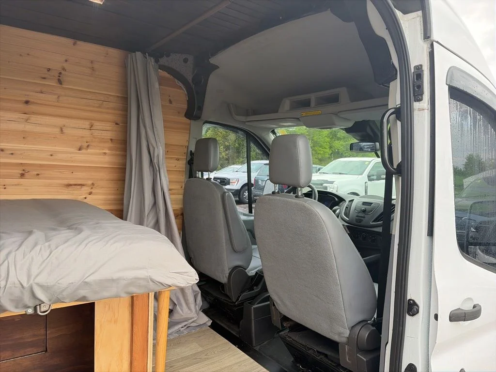 Certified Used 2019 Oxford White Ford Base image 33
