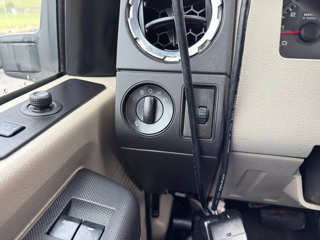 Used 2010  Ford XL image 31