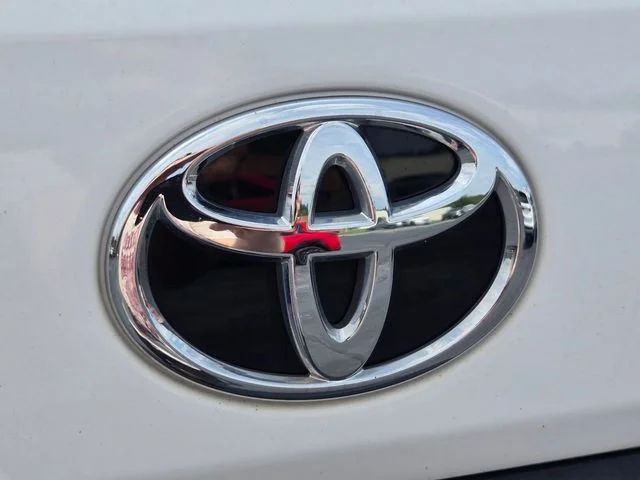 Used 2025 White Toyota SR5 image 17