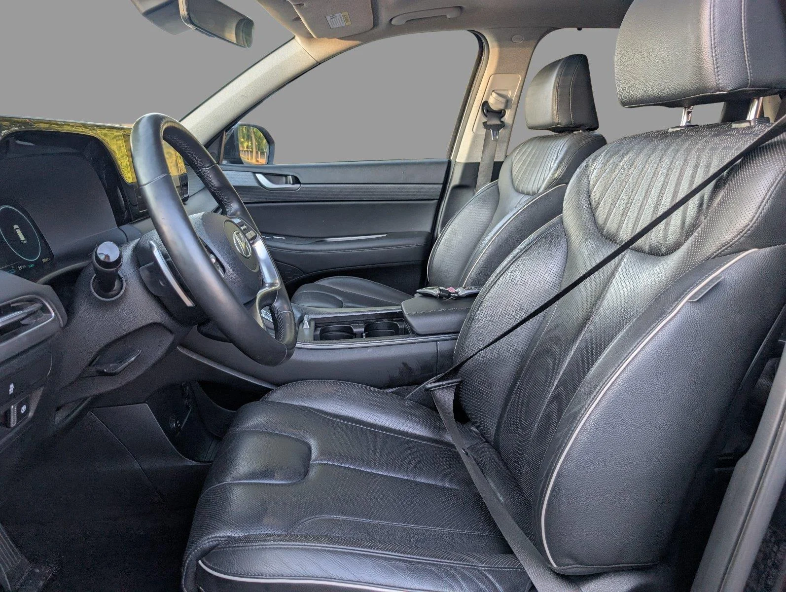 Used 2023 Abyss Black Pearl Hyundai Limited image 17