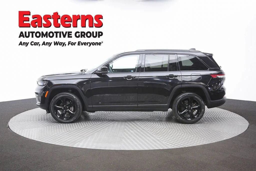 Used 2024 Black Jeep Altitude image 61