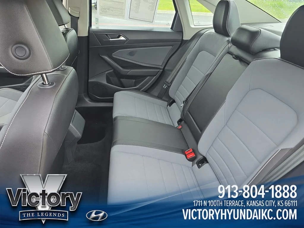 Used 2025  Volkswagen 1.5T SE image 25
