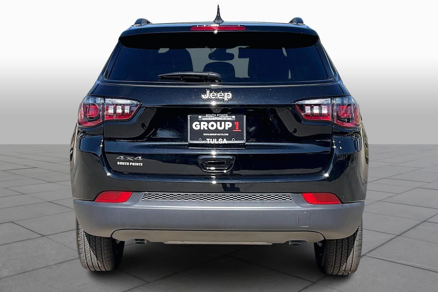 New 2026 Diamond Black Crystal Pearlcoat Jeep Latitude image 4