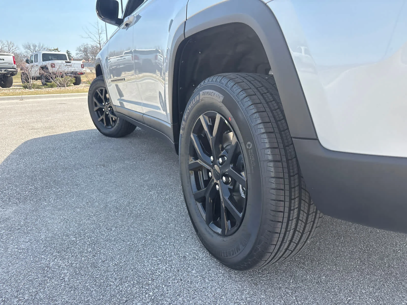 New 2026 Silver Zynith Jeep Laredo Altitude image 6