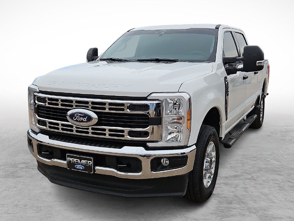Used 2025 Oxford White Ford XLT image 4