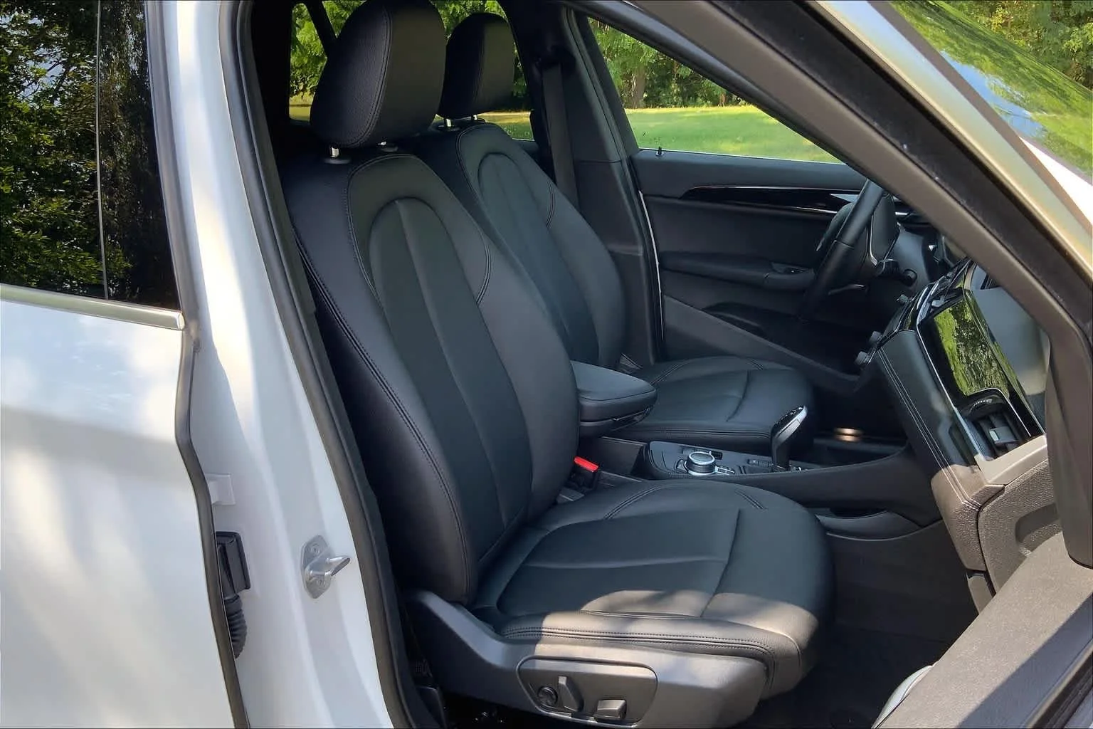Used 2020 Alpine White BMW xDrive28i image 7