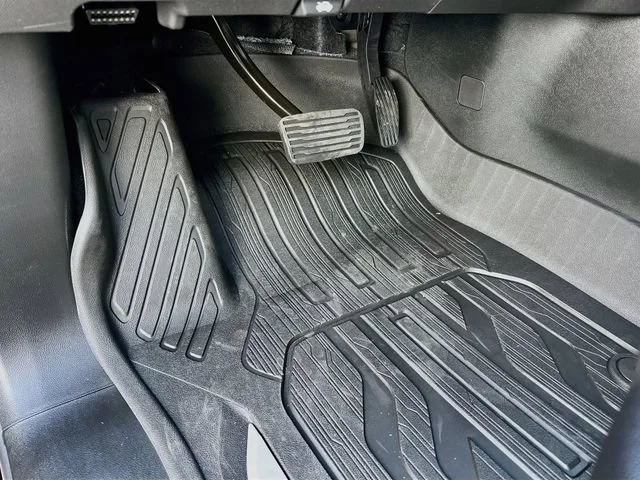 New 2026 Onyx Black GMC Elevation image 14