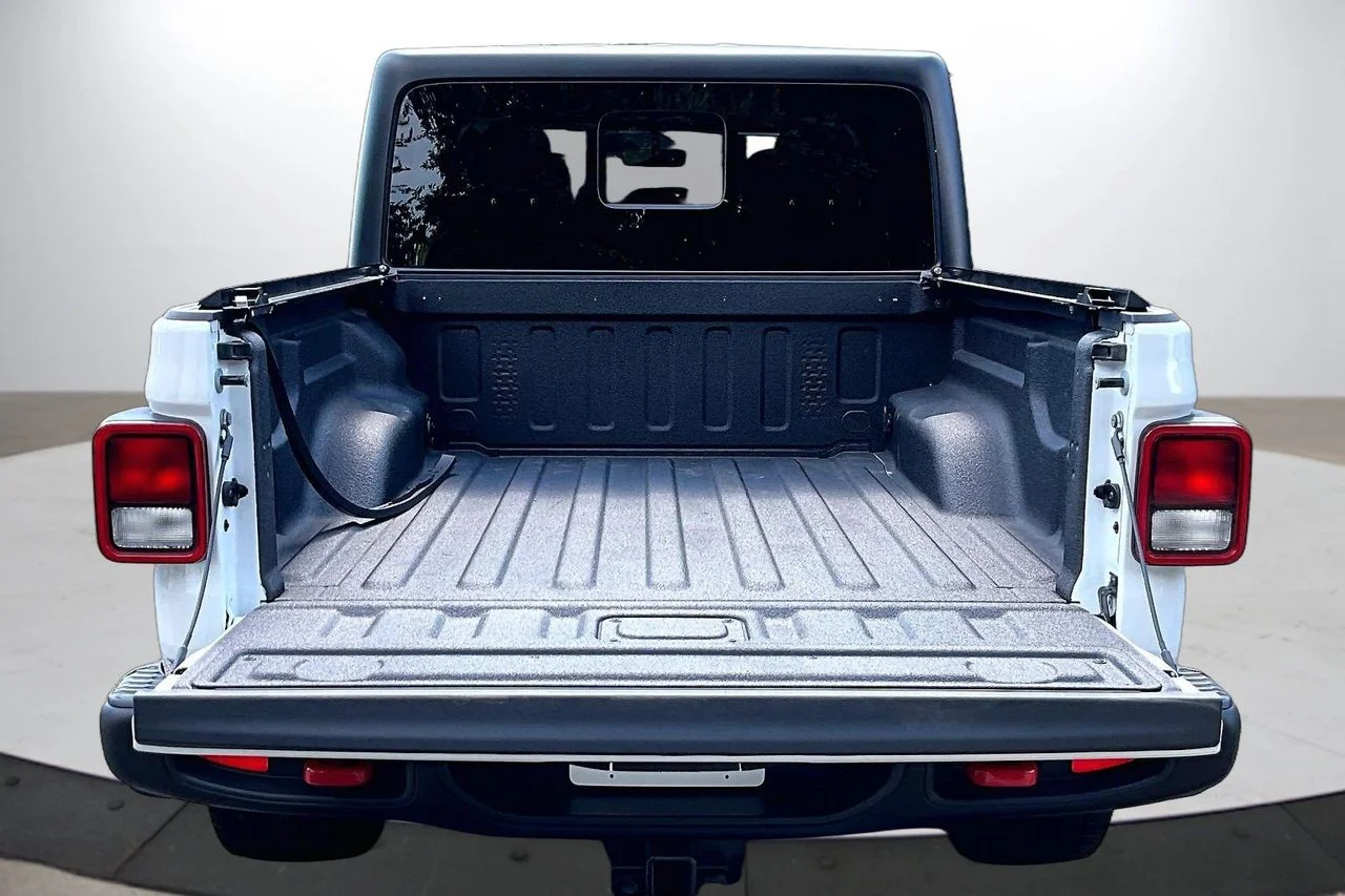 Used 2021 White Jeep Rubicon image 25
