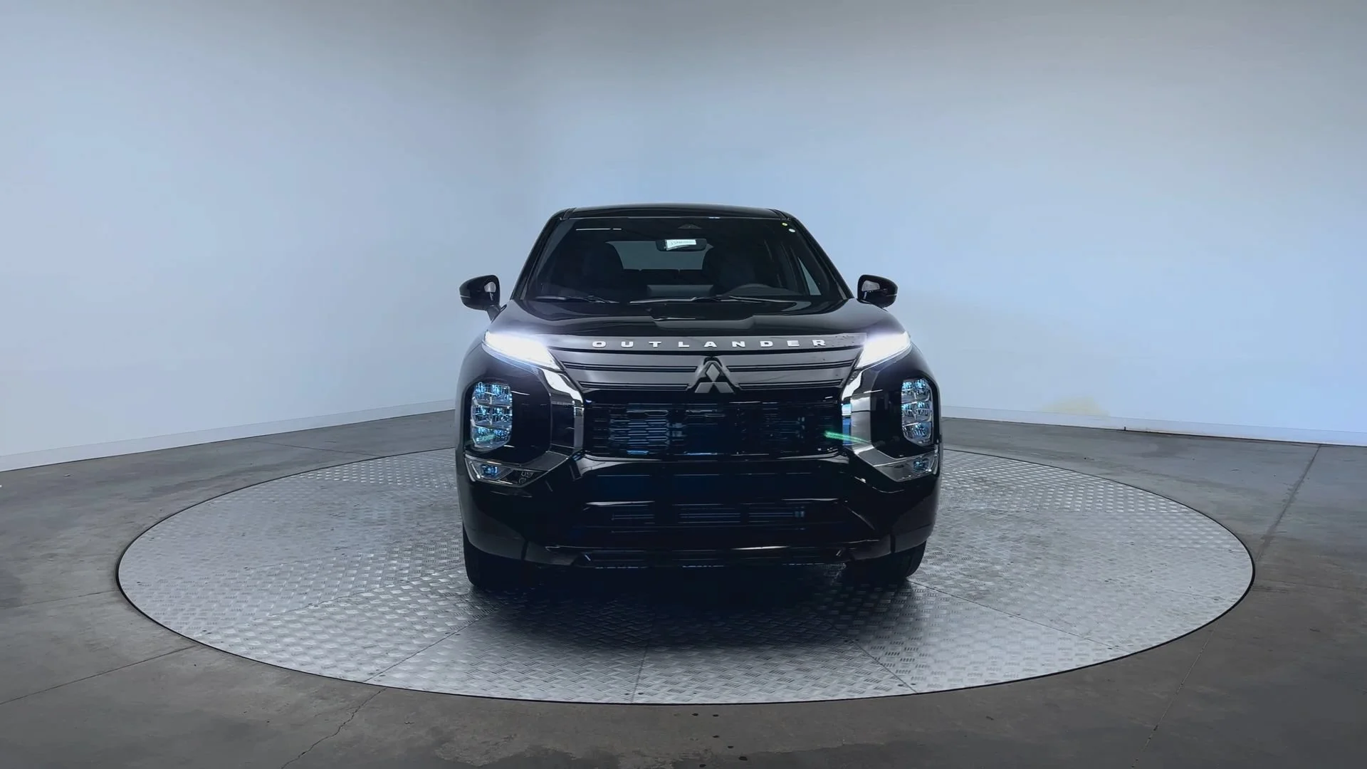 New 2026 Black Diamond Mitsubishi LE image 3