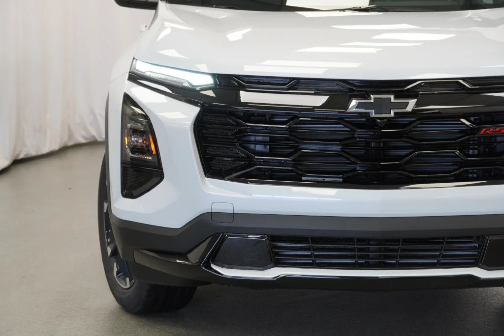 New 2027 Polar White Tricoat Chevrolet RS image 32
