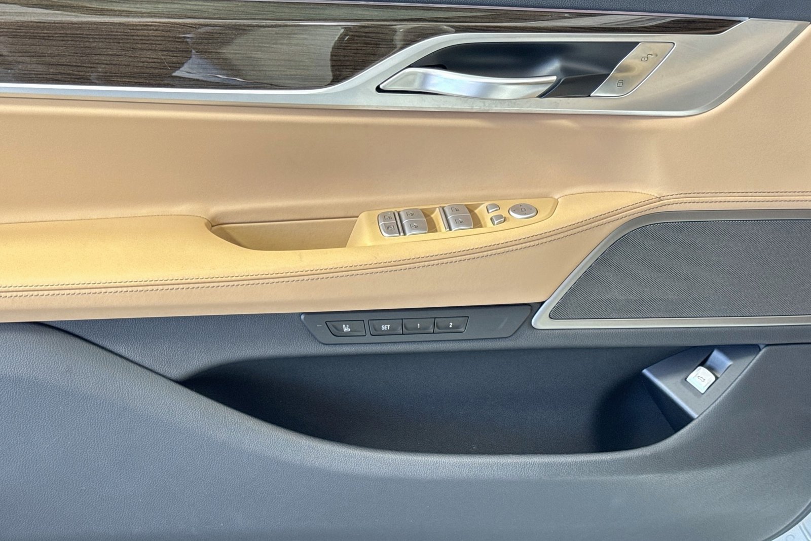Used 2020 Mineral White Metallic BMW 740i image 17