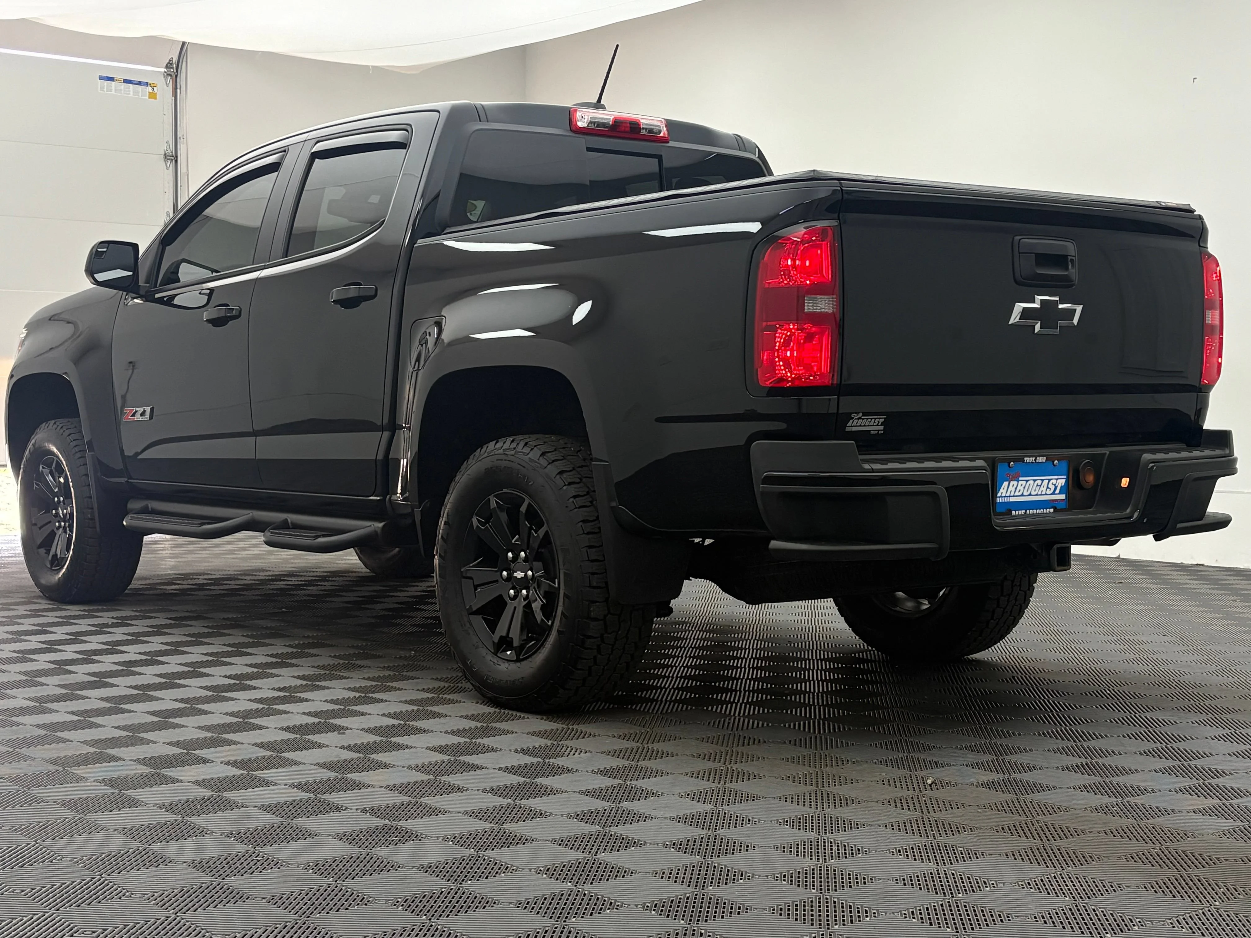 Used 2018 BLACK Chevrolet 4WD Z71 image 10