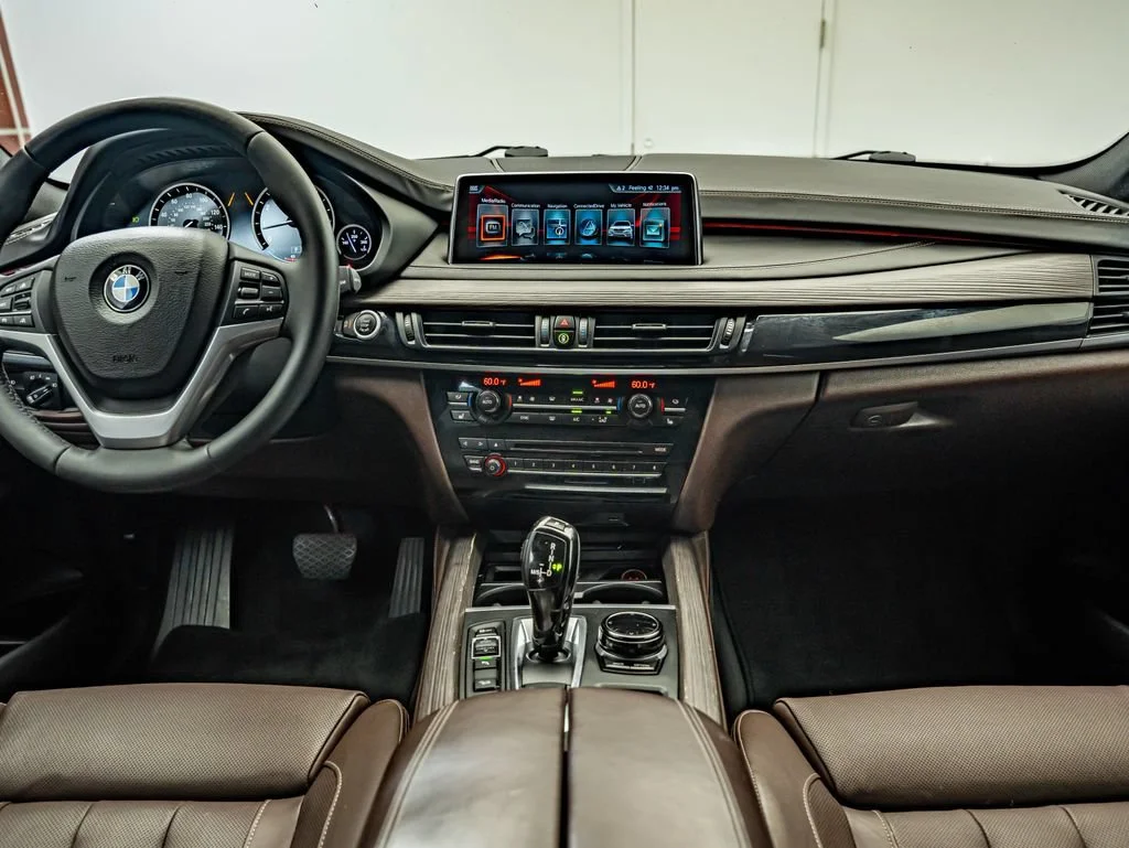 Used 2017 Sparkling Brown Metallic BMW xDrive50i image 28