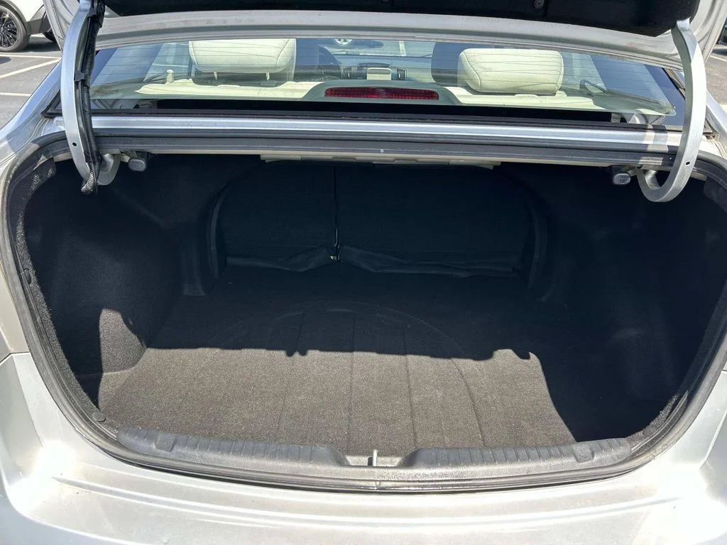 Used 2011 Silver Kia EX image 9