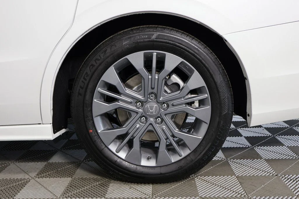 2026 Honda Odyssey Touring - Photo 11