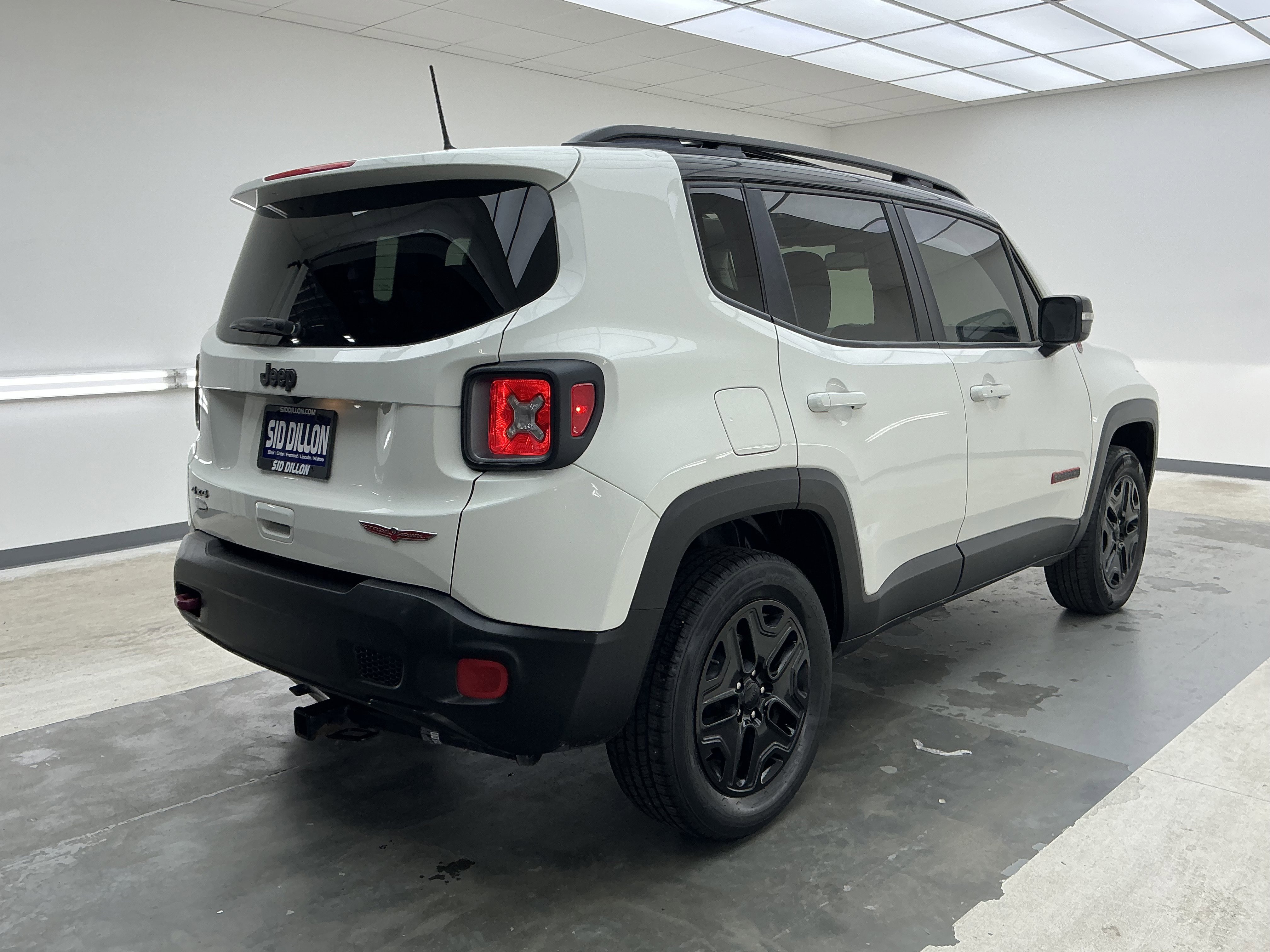 Used 2018 Alpine White Jeep Trailhawk image 4