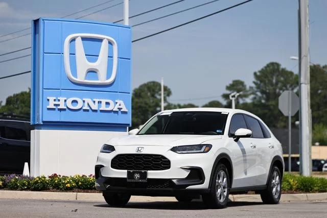 Certified Used 2023 Platinum White Pearl Honda LX image 1