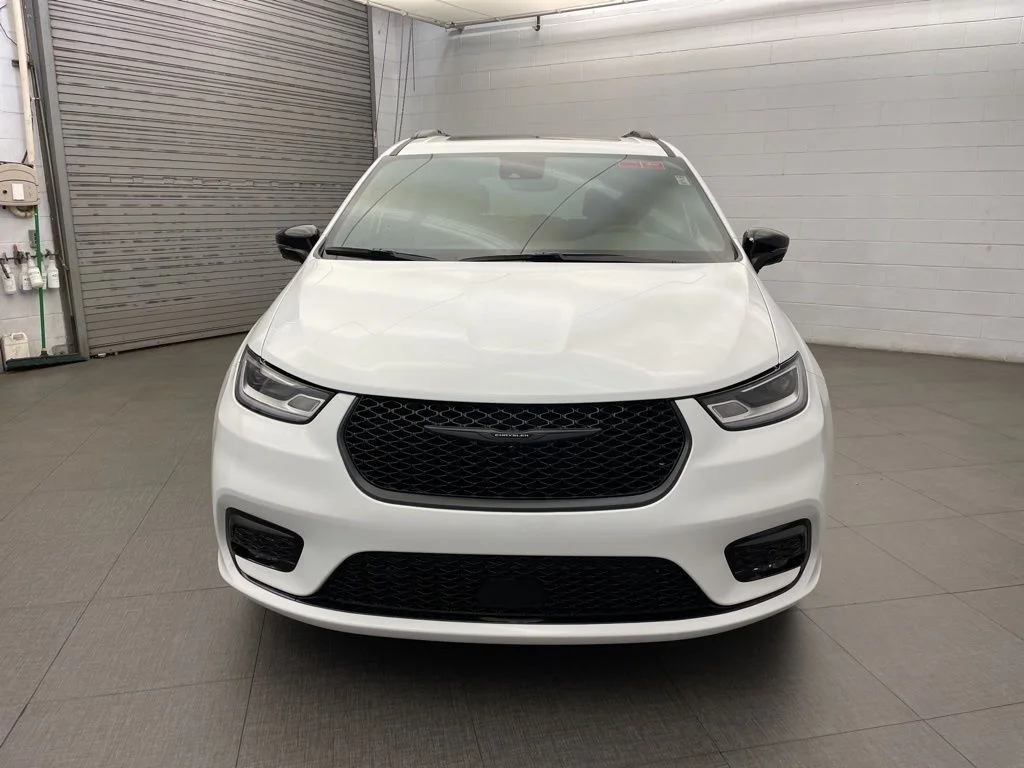 New 2026 White Chrysler Limited image 9