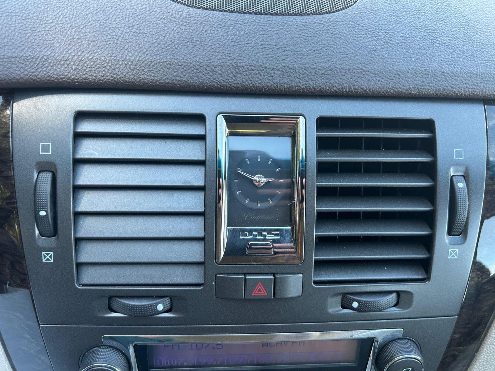 Used 2010 Vanilla Latte Cadillac w/1SA image 18