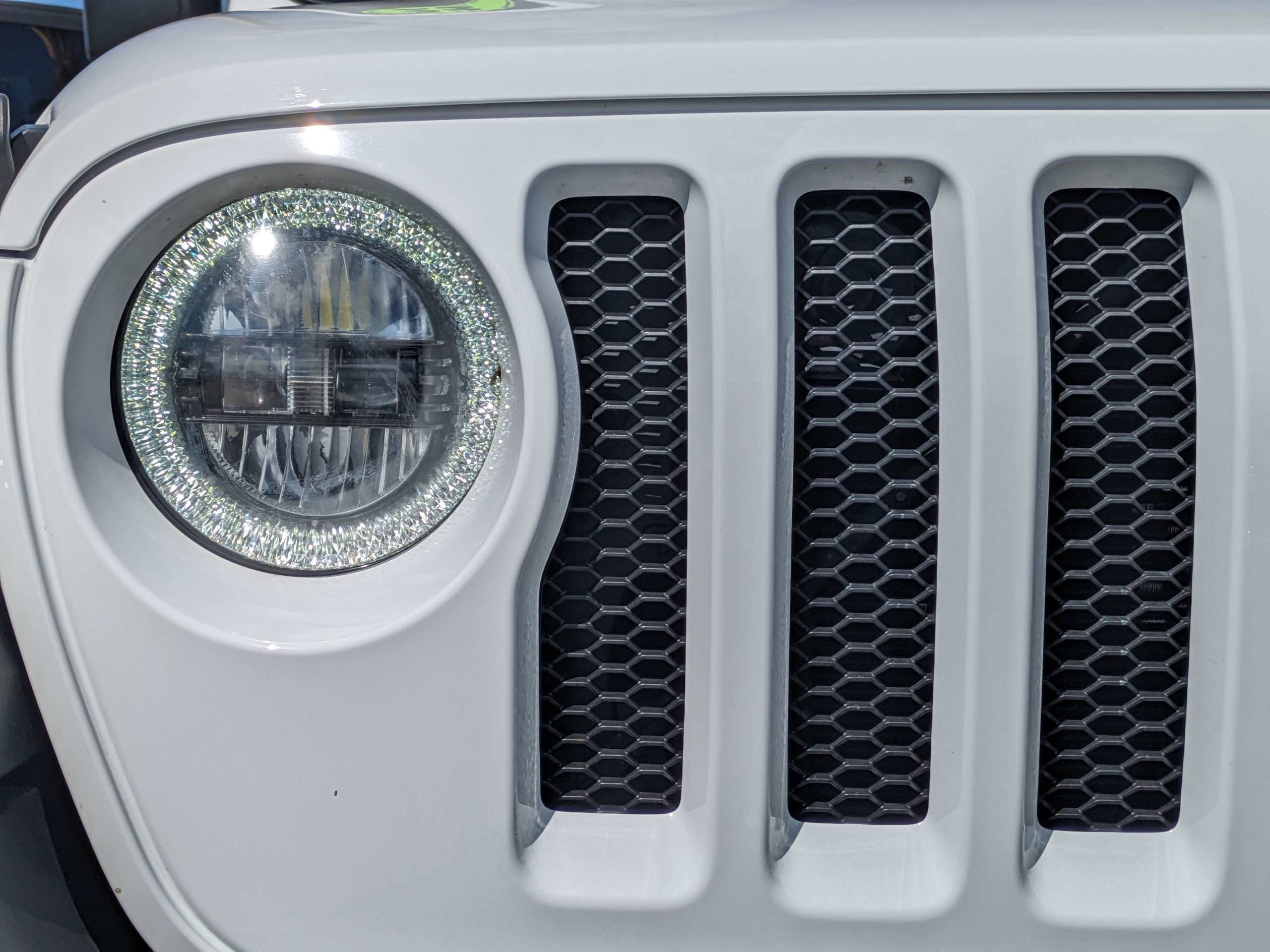 Used 2023 White Jeep Sport S image 10