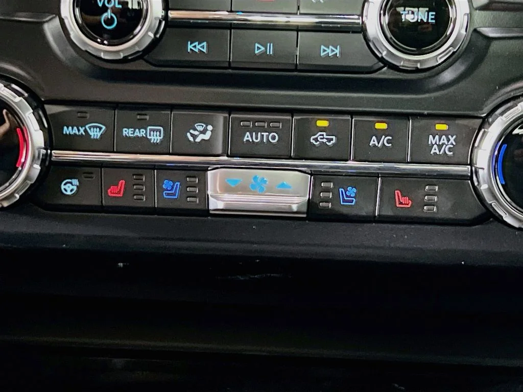 New 2026 Oxford White Ford Lariat image 24