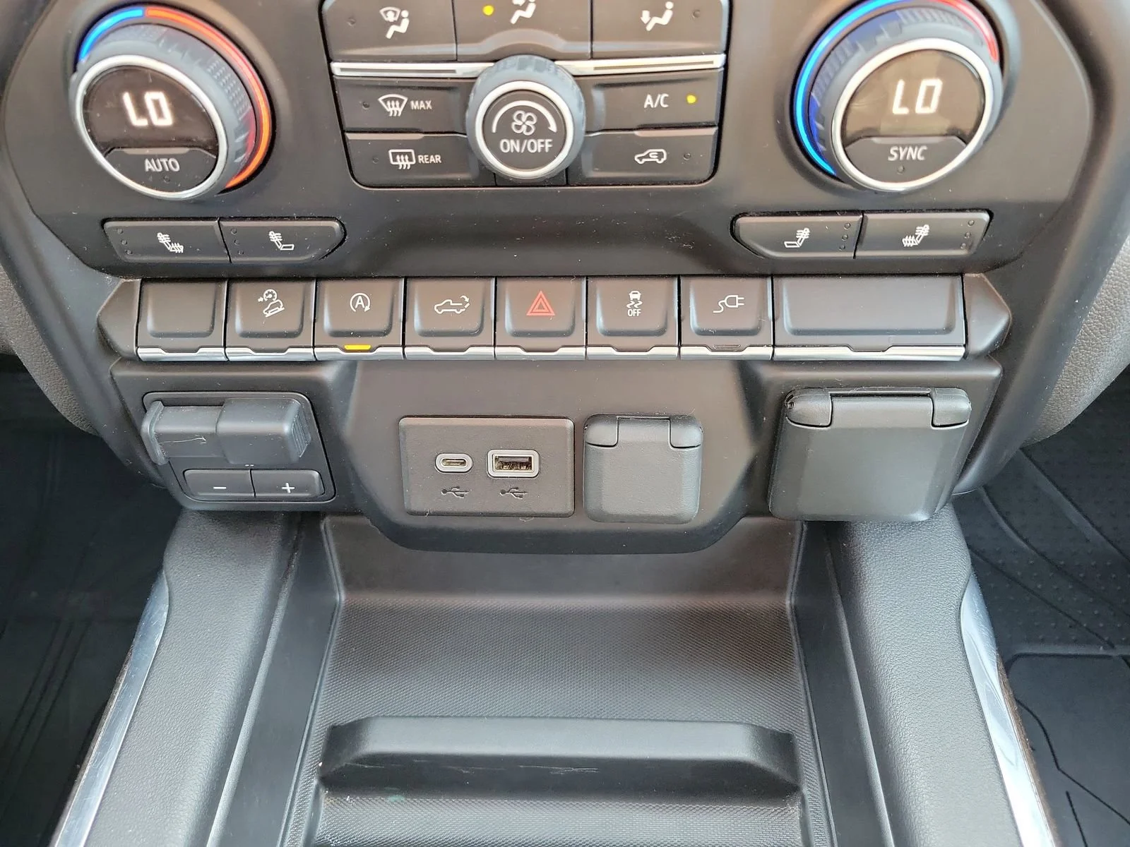 2019 Chevrolet Silverado 1500 RST - Photo 34