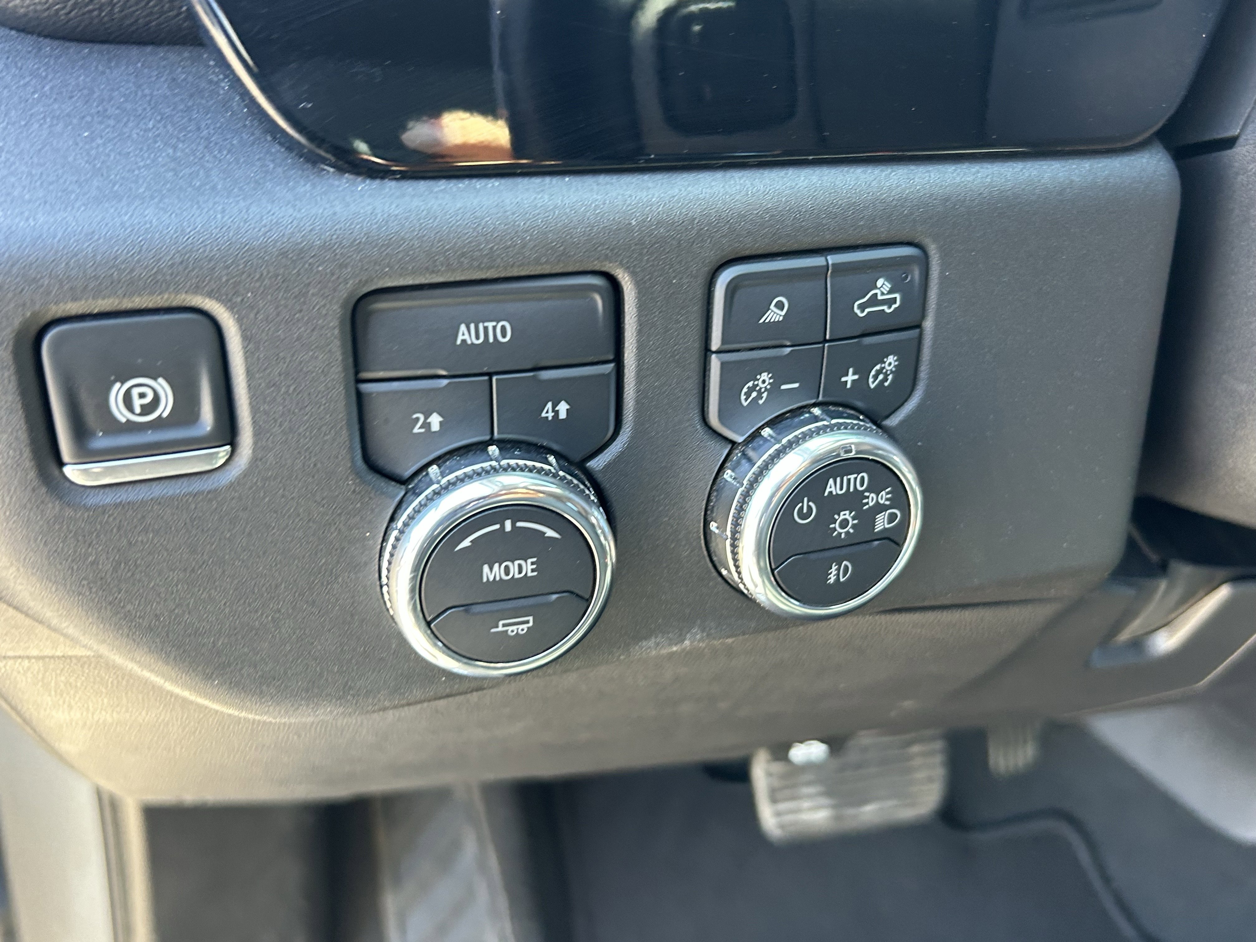 Used 2025 Sterling Metallic GMC SLT image 13