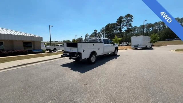 Used 2025 Summit White Chevrolet LT image 5