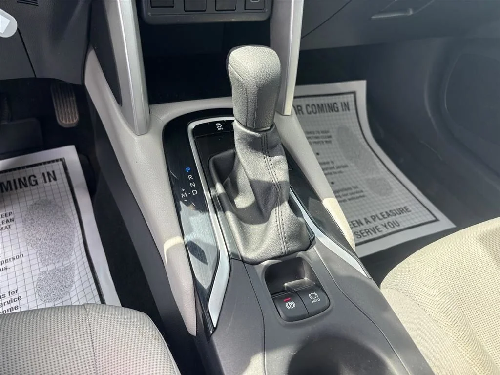 Used 2024  Toyota L image 18