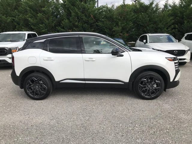 New 2027 Aspen White Tricoat/Super Black Nissan SR image 8