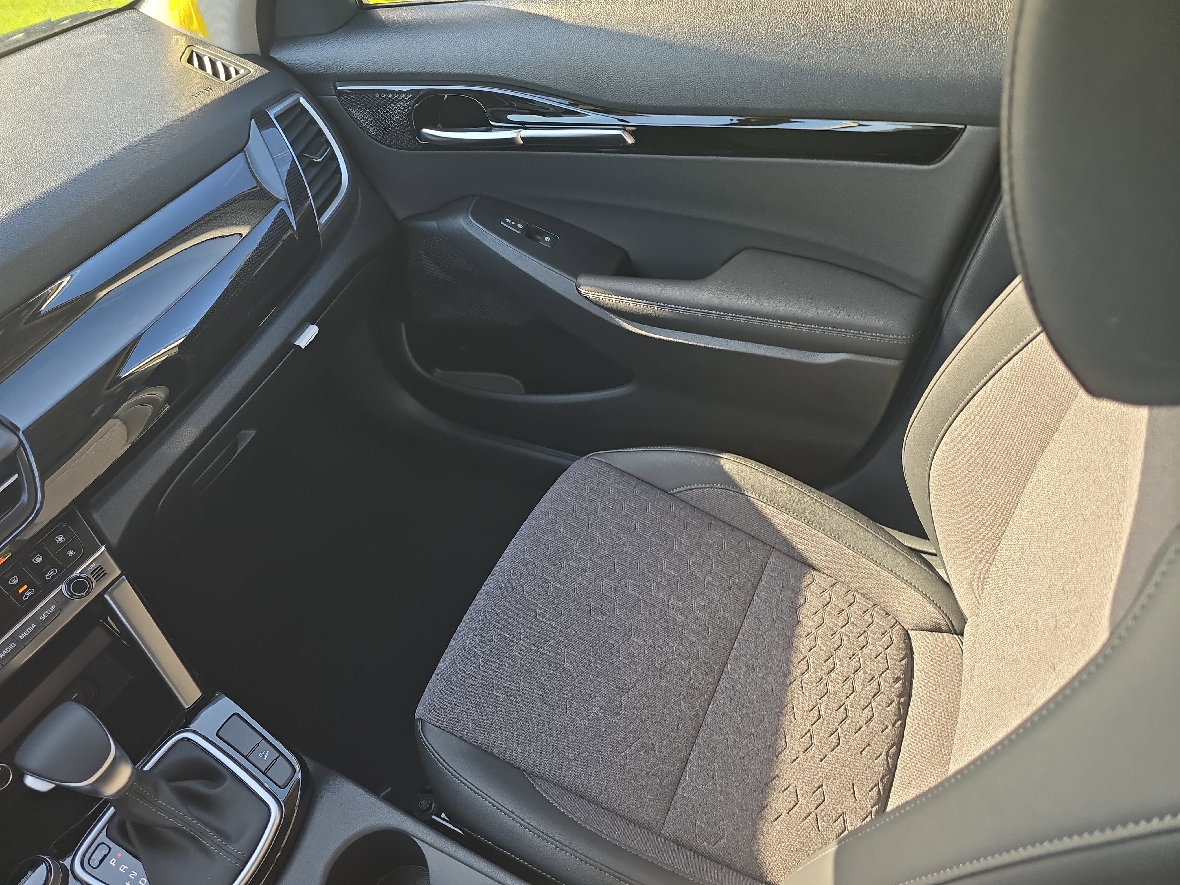 New 2026 Snow White Pearl Kia S image 15