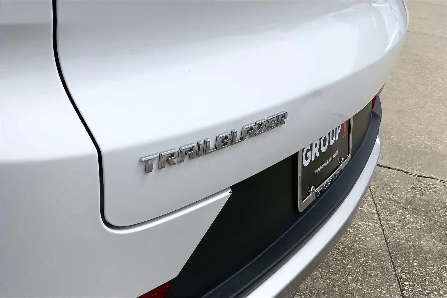Used 2025 Summit White Chevrolet LT image 33