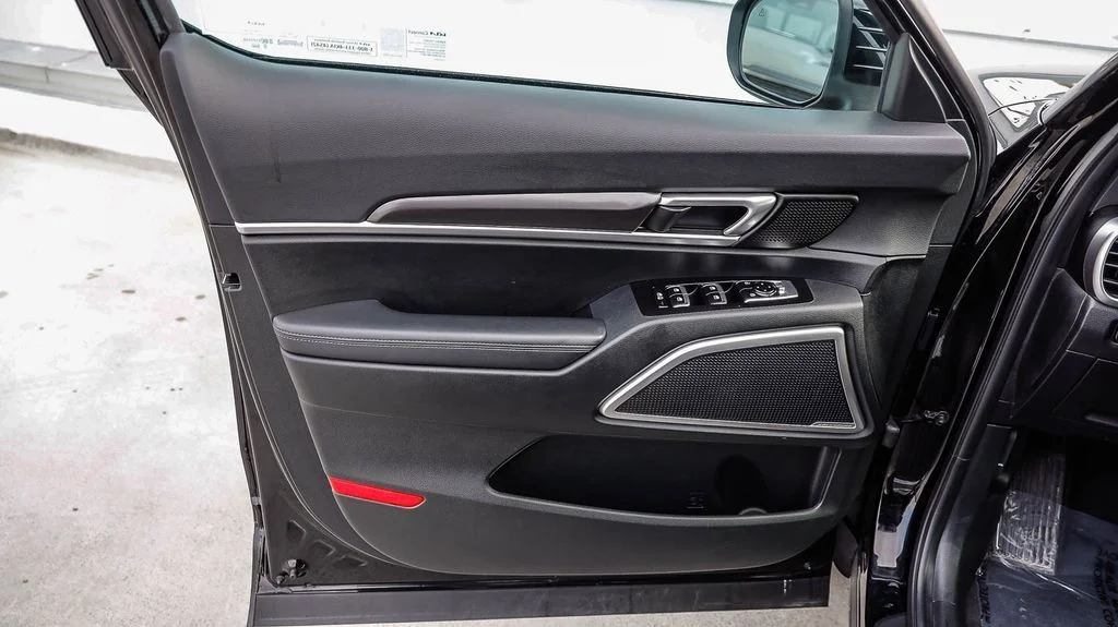 Used 2025 Black Kia S image 26