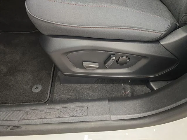 New 2026 Star White Metallic Tri-Coat Ford Active image 41