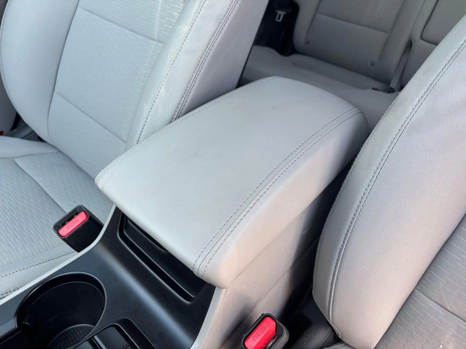 Used 2019 Dazzling White Hyundai Sport image 34
