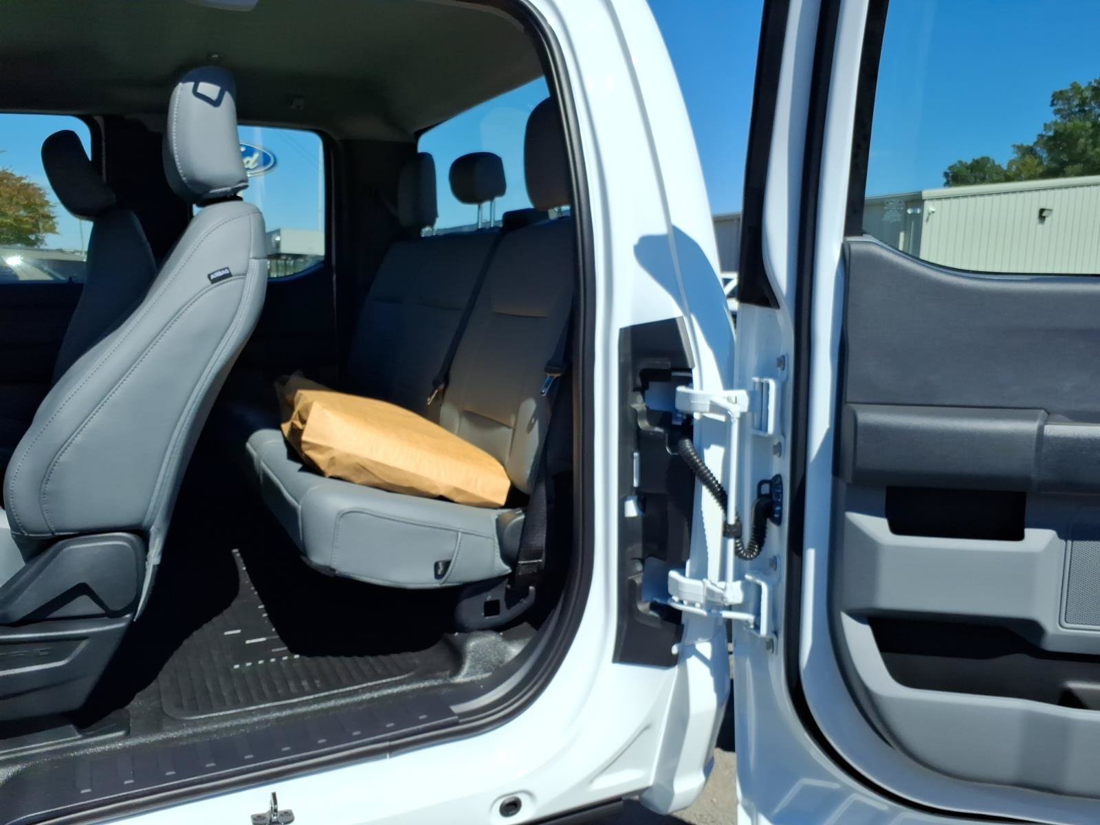 New 2027 Oxford White Ford F-550® XL image 11