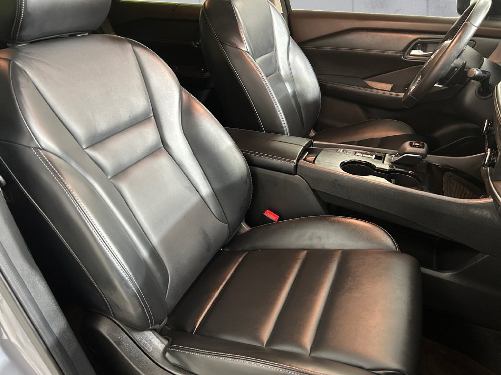 Used 2023 Gray Nissan SV image 14