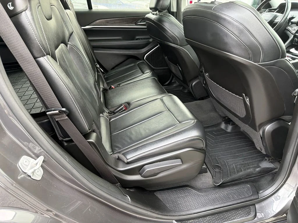 Used 2022 Gray Jeep Limited image 15