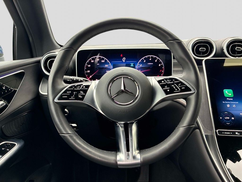 Used 2025  Mercedes-Benz GLC 300 image 18