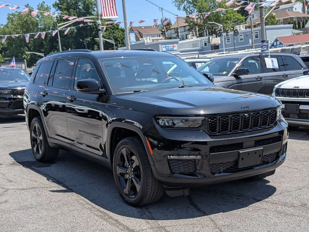 Used 2023 Black Jeep Limited image 4