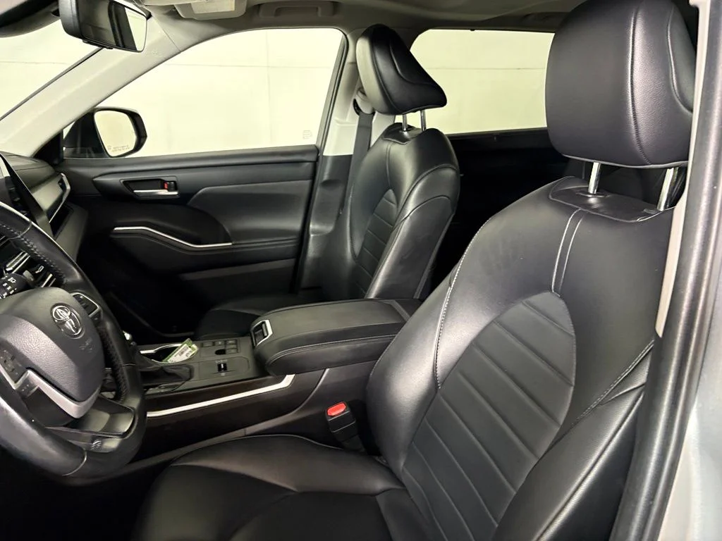 Used 2024 Silver Toyota XLE image 17