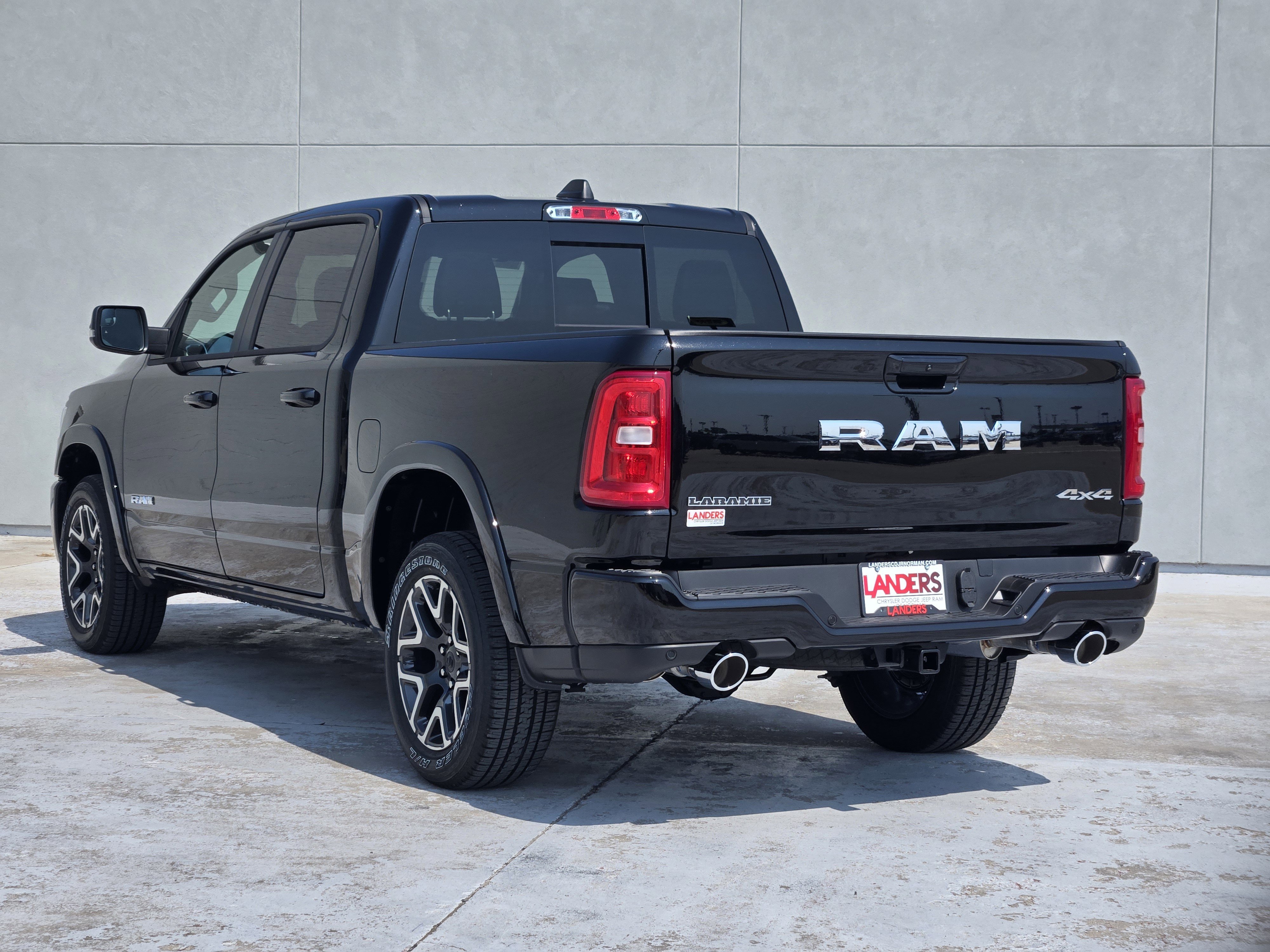 New 2026 Diamond Black Crystal Pearl-Coat Exterior Paint RAM Laramie image 3