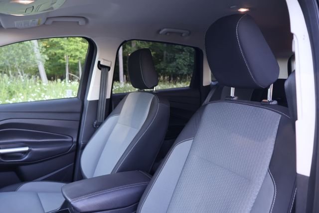 Used 2019 Black Ford SE image 12