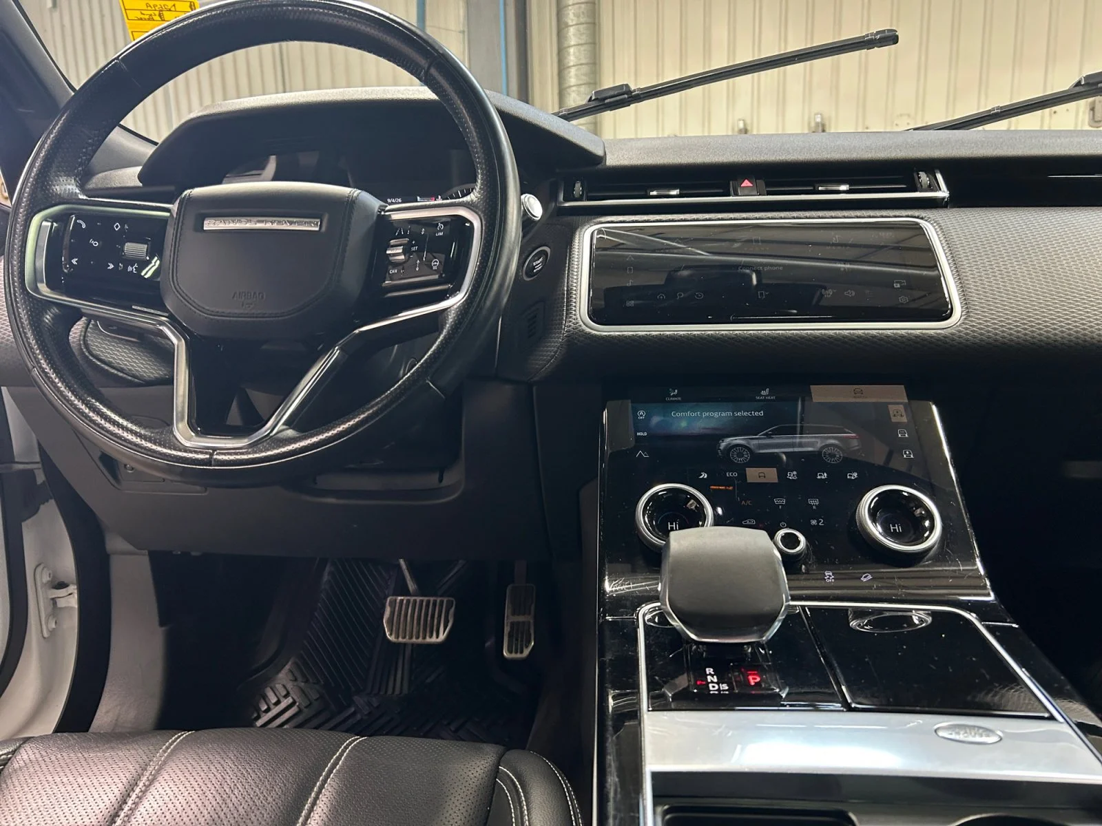Used 2021 WHITE Land Rover R-DYNAMIC S image 20
