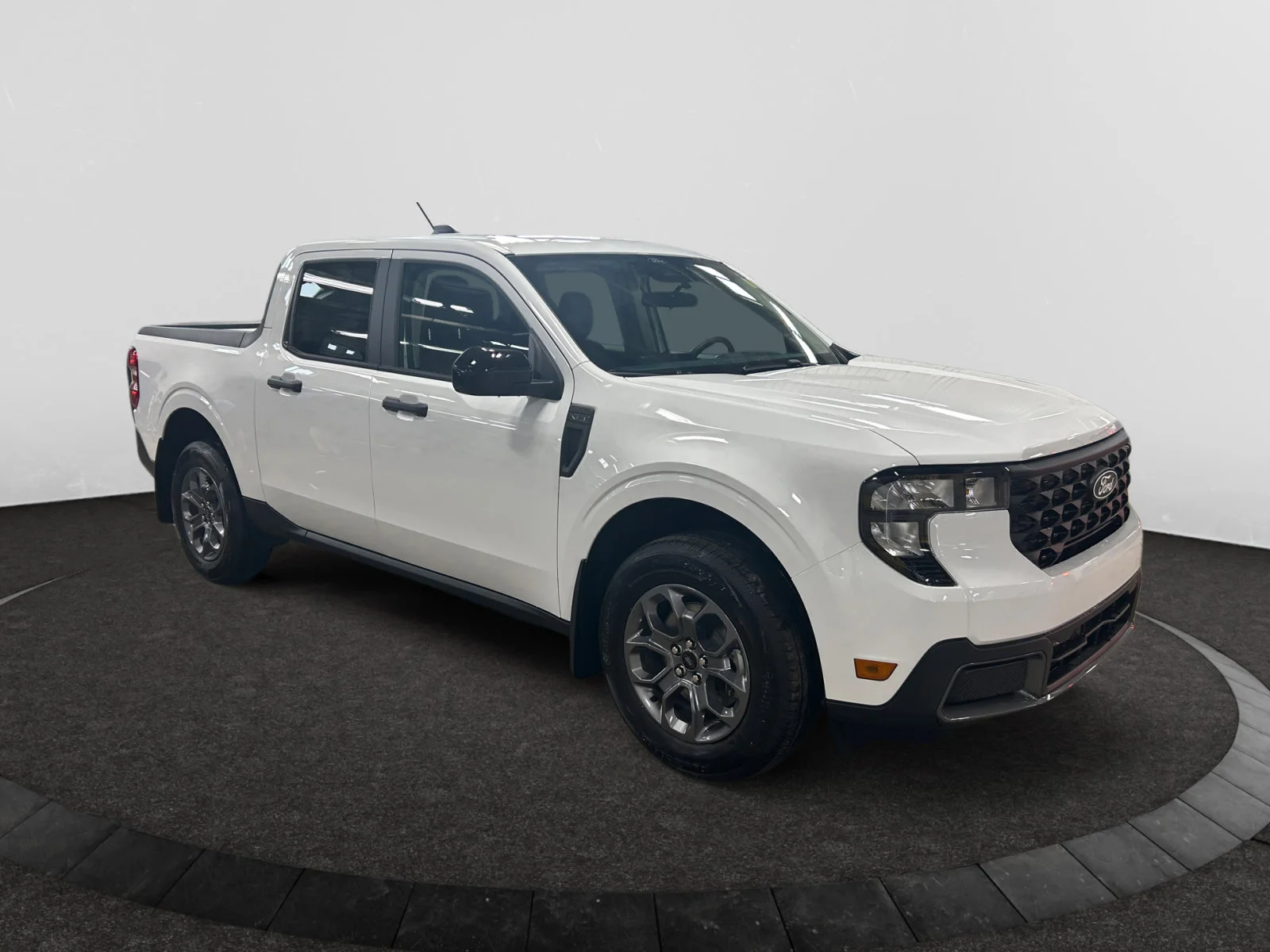 New 2026 Oxford White Ford XLT image 7